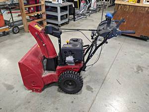 lot 30 image: TORO Powermax 826 OAE Snowblower - 252cc Engine, 26 Width - Starts, Runs and Operates Well - NO SHIPPING