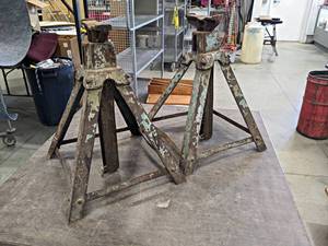 lot 237 image: Pair of Jack Stands - 16 Tall - NO SHIPPING