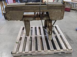 lot 299 image: Horizontal Metal Bandsaw 13HP 1PH - Unknown Brand - Overall Dimensions 46 x 22 x 32 Tall - NO SHIPPING