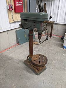 lot 308 image: Fleetwood Benchtop Drill Press - 5 Speed - 12hp 1PH - Model 50-IND - NO SHIPPING