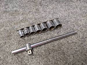 lot 324 image: SNAP-ON 38 Drive 6-Point Sockets - From 34 to 38  SNAP-ON Sliding T-Handle 38 Drive Bar
