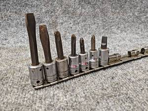 lot 333 image: SNAP-ON 38 Drive Phillips Head and Flat Head Drivers