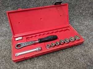 lot 337 image: SNAP-ON Low-Clearance Ratcheting Socket Kit - Standard Sockets and Wrench Only  - From 34 to 38