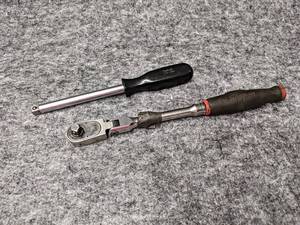 lot 338 image: SNAP-ON 38 Drive Flex Head Ratchet and SNAP-ON 38 Drive Long Shank Driver