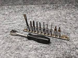 lot 347 image: SNAP-ON 14 Drive Ratchet, SNAP-ON 14 Drive Hex Drivers, Torx Drivers, Phillips Drivers and Standard Drivers