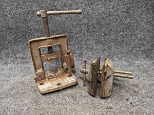 lot 405 image: Stanley #700 Corner Vise and Pipe Vise