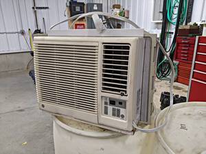 lot 416 image: GE 8000 BTU Window Air Conditioner - 115V - Model# AGQ08AHG1 - NO SHIPPING