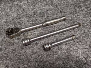 lot 423 image: SNAP-ON 12 Drive 10 Ratchet and (2) SNAP-ON 12 Drive Extensions (5 & 10)