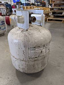 lot 440 image: 20# Propane Tank - has some propane, maybe 14 full - NO SHIPPING