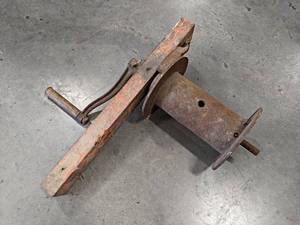 lot 476 image: Manual Hand Crank Winch - Spool is about 10.5 Wide x 9 Diameter - NO SHIPPING