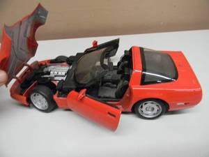MAISTO 118 SCALE - 1992 CHEVROLET CORVETTE ZR-1 - NICE - VERY COOL PIECE - SEE PICTURES