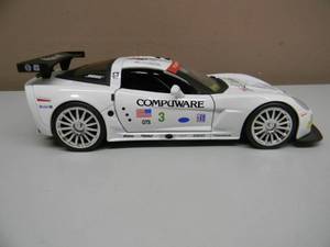 JADA 124 SCALE - 2005 CORVETTE C6-R - DRIVERS SIGNED CAR - NICE - AWESOME PIECE - SEE PICTURES
