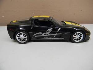JADA 124 SCALE - 2005 CORVETTE C6-R - DRIVERS SIGNED CAR - NICE - AWESOME PIECE - SEE PICTURES