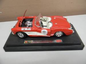 BURAGO 124 SCALE - 1957 CHEVROLET CORVETTE - VERY NICE - AWESOME PIECE - SEE PICTURES