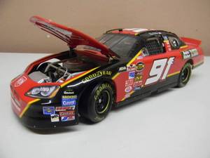 REVELL 124 SCALE - Bill Elliott # 91 Nascar Auto Value, Bumper to Bumper, Moog - 2005 Charger - VERY NICE - AWESOME PIECE - SEE PICTURES