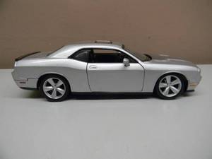 MAISTO 124 SCALE - 2008 DODGE CHALLENGER SRT8 - VERY NICE - AWESOME PIECE - SEE PICTURES