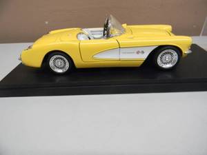 SUNNYSIDE 124 SCALE - 1957 CORVETTE  #7708 RARE YELLOW - VERY NICE - IN CASE -  AWESOME PIECE - SEE PICTURES