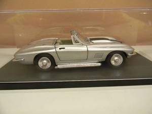 124 SCALE - 1967 CORVETTE  #68024 RARE SILVER - VERY NICE - IN CASE -  AWESOME PIECE - SEE PICTURES