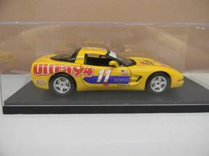 BURAGO 124 SCALE - 1997 CHEVROLET CORVETTE - VERY NICE - IN CASE -  AWESOME PIECE - SEE PICTURES