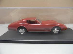 124 SCALE - 1977 CHEVROLET CORVETTE SPORT COUPE - VERY NICE - IN CASE -  COOL PIECE - SEE PICTURES