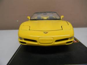 REDBOX 124 SCALE - CHEVROLET CORVETTE #68003 & BURAGO 124 SCALE CHEVROLET CORVETTE - VERY NICE - COOL PIECES - SEE PICTURES