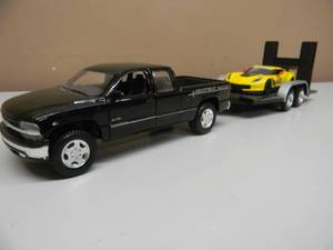 MAISTO 127 SCALE - CHEVROLET SILVERADO WITH MAISOT TRAILER & 2016 CORVETTE C7-R KINSMART - VERY NICE - COOL PIECES - SEE PICTURES