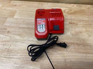 lot 12 image: MILWAUKEE M12 and M18 12-Volt18-Volt Lithium-Ion Multi-Voltage Rapid Battery Charger