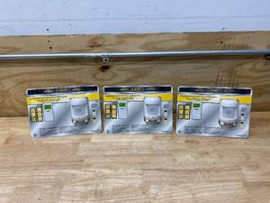 lot 93 image: DEFIANT Lot of 3- SunSmart 8 Amp In-Wall Digital Timers-49820