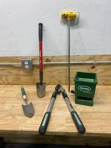 lot 118 image: Lot of GardeningLawn Care Tools