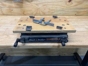 lot 120 image: BLACK & DECKER BENCH TOP WORKMATE 79-023 TYPE 1 WORK CENTER & VISE
