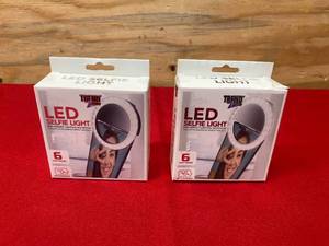 lot 90 image: TRENDZONE Lot of 2- Selfie Lights