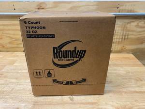 lot 32 image: ROUNDUP Case of 6 Bottles of Weed Killer (32 oz per bottle)