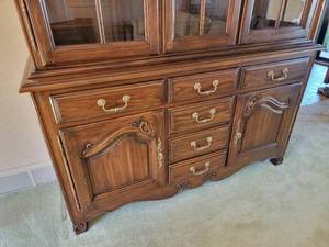 lot 29 image: Harden Furniture Elegant China Cabinet