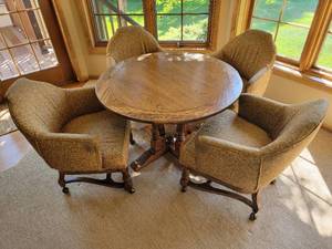 lot 31 image: Handsome Contemporary Card Table Set