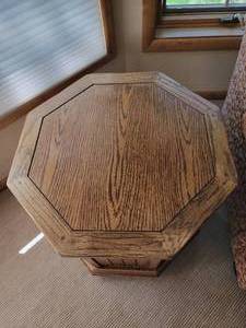 lot 32 image: Oak Traditional Octagonal Side Table