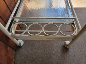 lot 12 image: Entertaining Patio Cocktail Cart