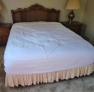 lot 5B image: Beautiful Queen Size Bed Set by Drexel