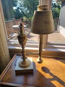 lot 65 image: Striking French Provincial Table Lamp