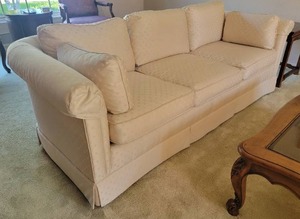 lot 14 image: Beautiful White Sofa by Baker Furniture A