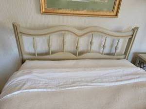 lot 17 image: Vintage French Provincial Twin Bed Set