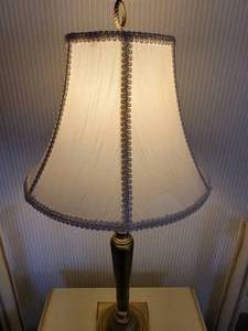 lot 21 image: Classic Brass Candlestick Lamp