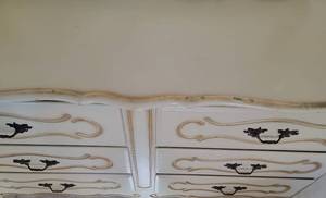 lot 19 image: Vintage French Provincial Vanity Dresser