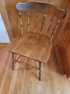 lot 70 image: Paddle Back Accent Chair