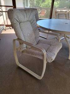 lot 41 image: Outdoor Patio Dining Table and Chair Set