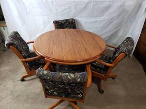 Card Gaming Table with 4 Chairs