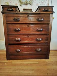 Old Dresser