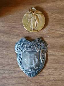 Plate & Medallion