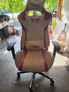 lot 8 image: Halo Series 1 Desk Chair On Casters
