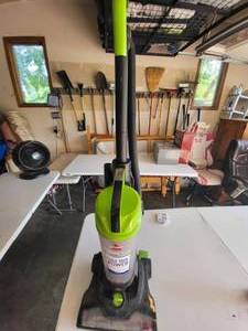 lot 21 image: An Electric Bissell Power Trak Compact--Full Size Power--Up Right Vacuum
