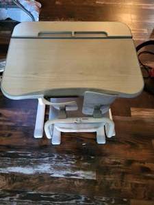 lot 49 image: Childrens Adjustable Desk & Chair Set With Storage Space